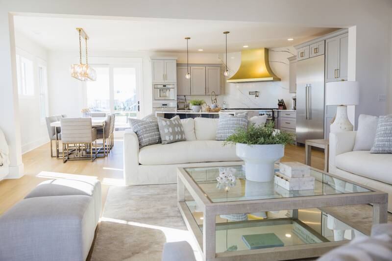 Do you have 2023 home design resolutions? Custom Home Furniture Galleries offers a variety of design services.