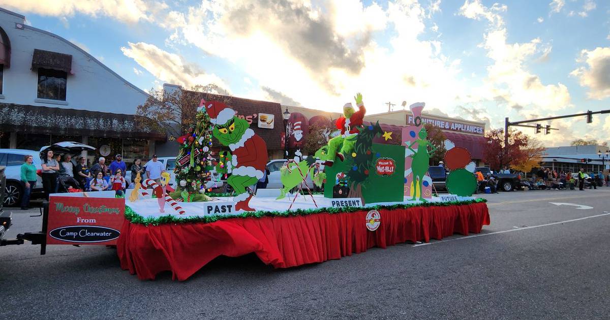 Annual Christmas parade and tree lighting in Elizabethtown attracts